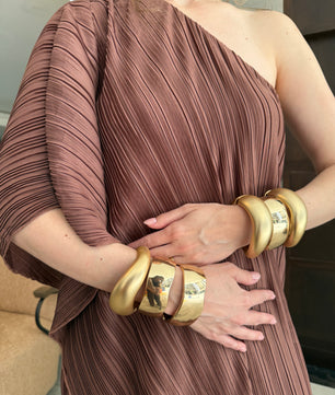 Asymmetrical Metal Spring Clasp Wide Bangle