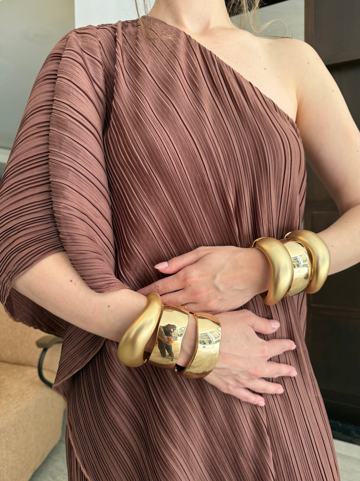 Asymmetrical Metal Spring Clasp Wide Bangle